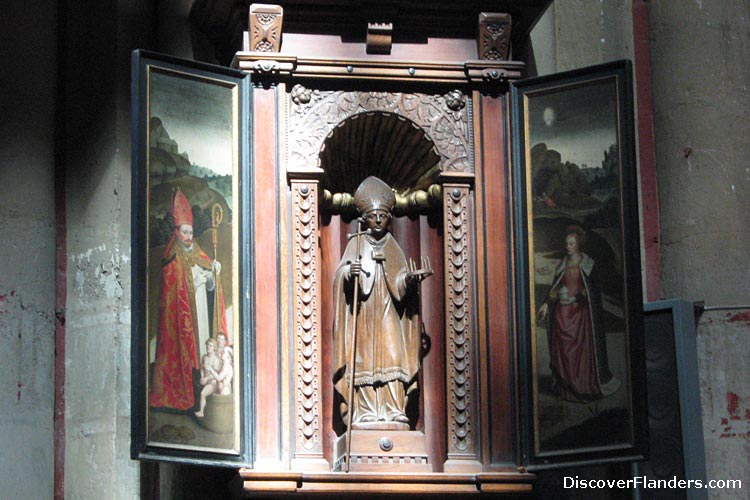 Small panel, hit by sunlight, on a pillar at Saint Salvotor's Cathedral.