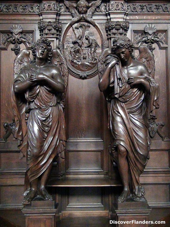 Angels decorating the confessionals on both sides of the church