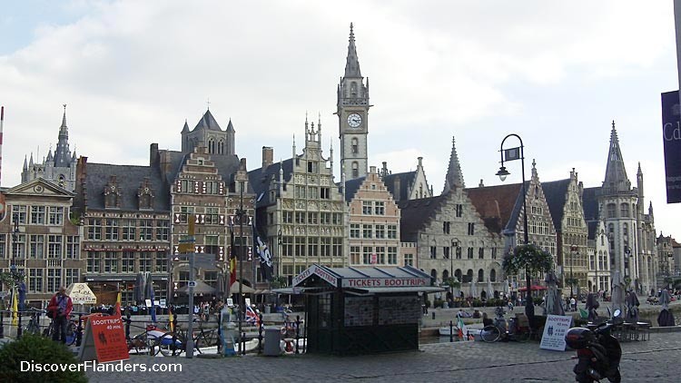 The Korenlei (sorry for the junk in front). The tower in the middle is part of the Post Office of Ghent. 