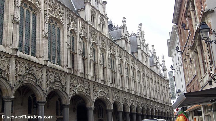 Side of Grand Council Building (facing a very narrow street, some lack of urban planning here).