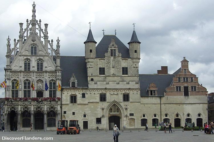 Mechelen : Front view of the Town Hall on the Grand (Market) Place. 